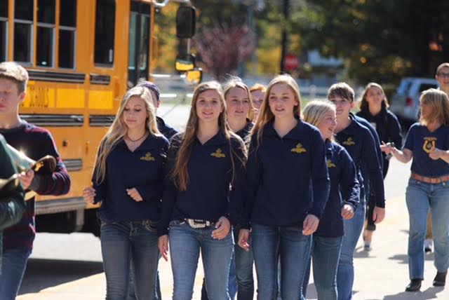 Equestrian team proceeds to state
