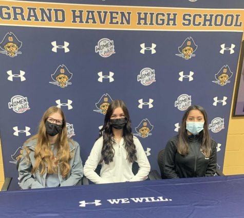 Houghtailing, Reyes, and Melchers at their signing in the athletic conference room (photo courtesy Hannah Houghtailing). 