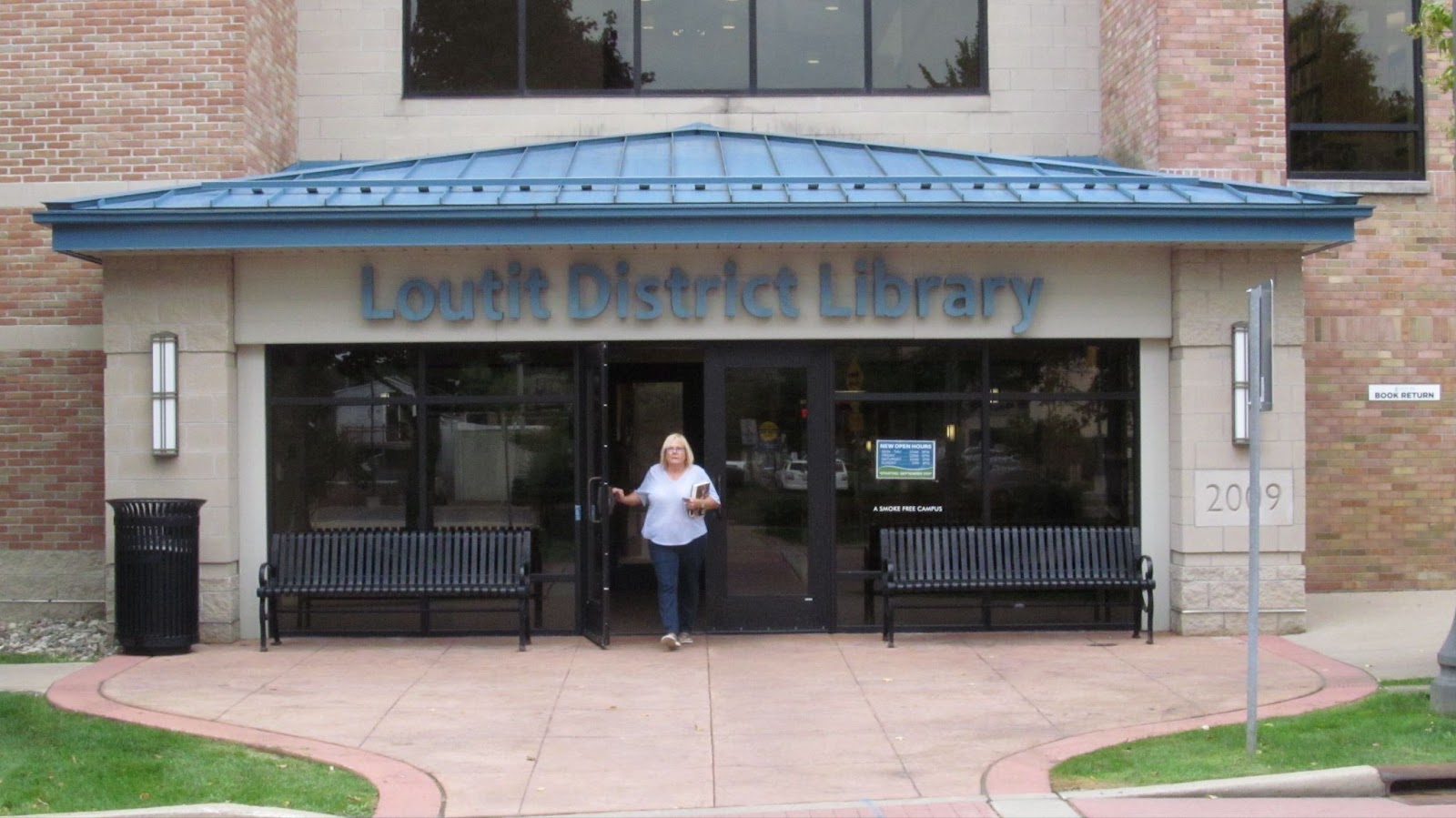 Loutit Library Offers Cards to All Students – The Bucs' Blade