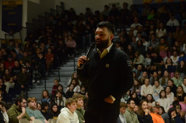 Kenny Spear, Executive Director of Positive You, presenting at GHHS on Tuesday, Nov. 19. Spear's presentation covered the effects of excessive screen time and how to mitigate it as students. “I’m not here to tell you to say no to technology,” Spears said. “I’m here to give you something better to say yes to.”